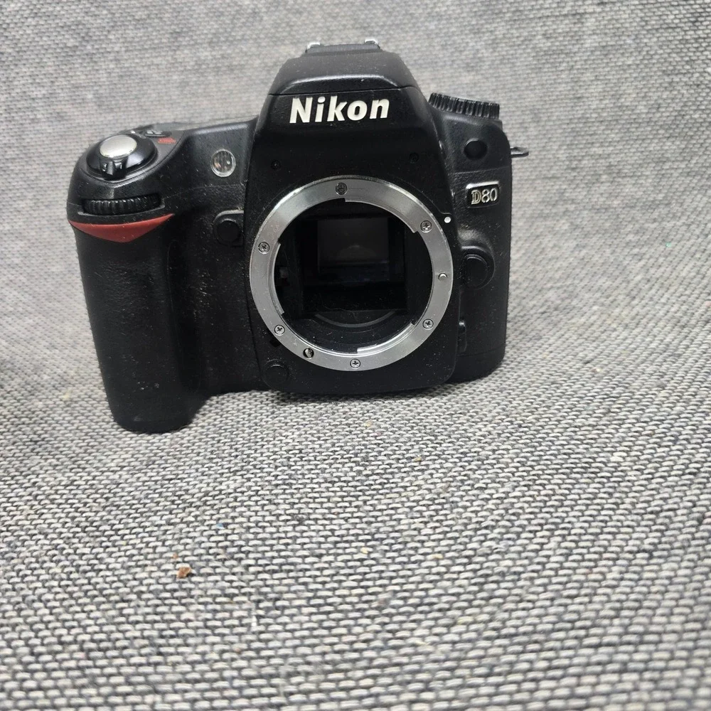 Nikon D80 Digital SLR Camera Body Black For Parts Not Working As-Is Repair DIY